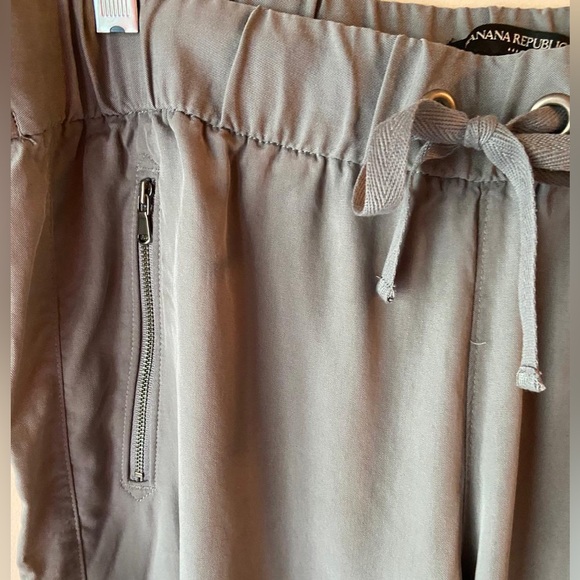 Grey Banana Republic women’s pants - Picture 5 of 9